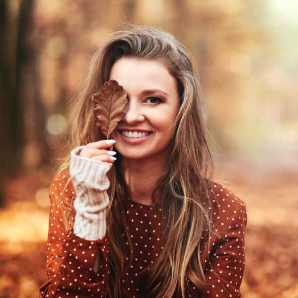 Arome calde de toamnă – eleganța L'ousia pentru haine