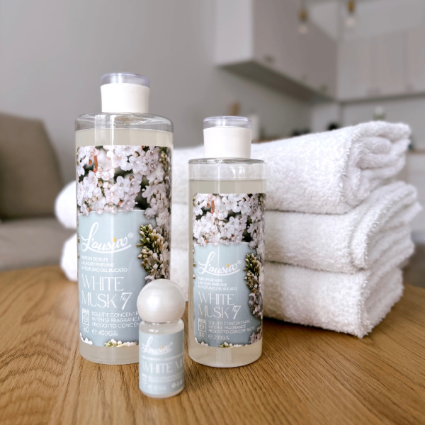 Parfum de rufe pudrat White Musk pentru cei care iubesc detaliile subtile